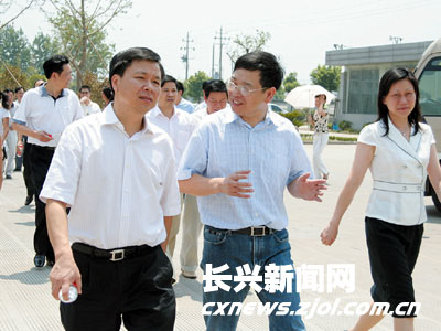 8月1日,在长兴县委书记,县人大常委会主任刘国富,县委副书记,县长章