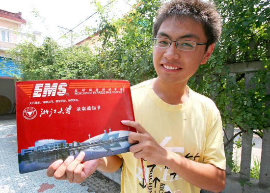 第一批大学录取通知书昨送达--安吉新闻网