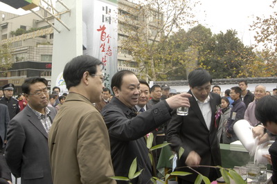 市委书记黄坤明,湖州市委书记,市人大常委会主任孙文友,安吉县委书记